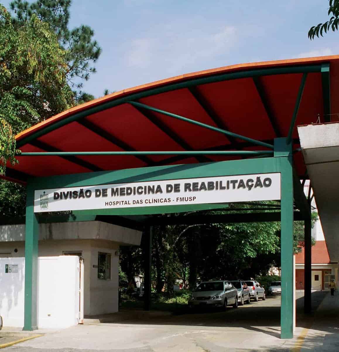 Fachada da Divisão de Medicina de Reabilitação (DMR)